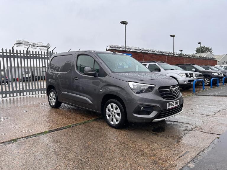 2020 Vauxhall Combo 2000 1.5 Turbo D 100ps H1 LE NAV Van PANEL VAN DIESEL Manual