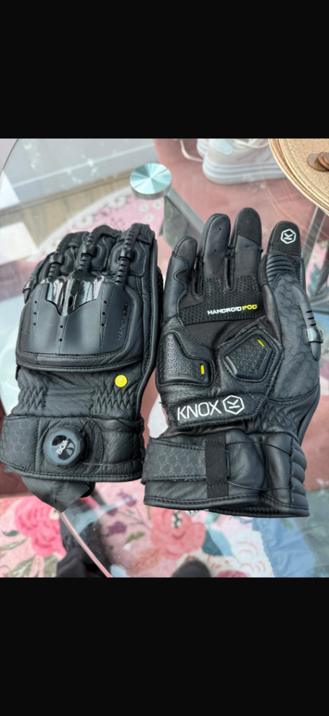 Knox handroid gloves size medium never worn cost £200 £95 bargain no offers