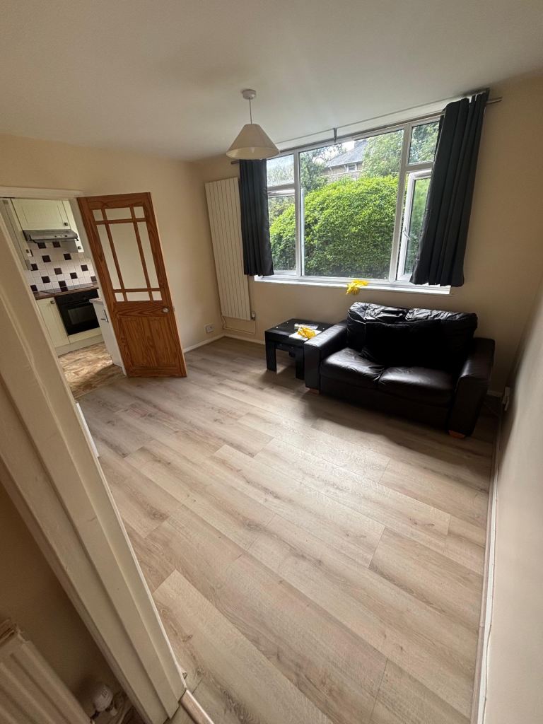 1 BED FLAT AVAILABLE TO RENT 