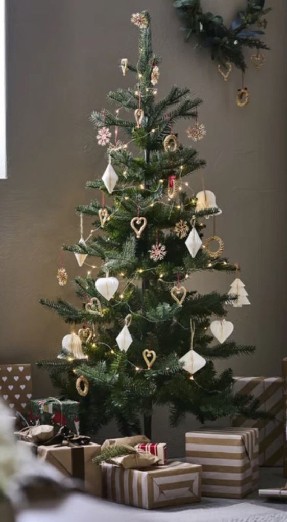 CHRISTMAS TREE 6 foot 