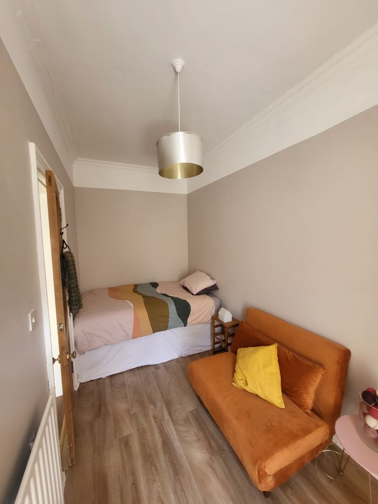 Bright Double Room Available – Polwarth, Edinburgh (Short-Term, Bills Included)