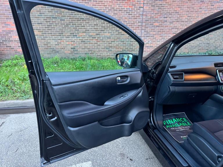  Nissan Leaf 40kWh Acenta Auto 5dr Electric Automatic