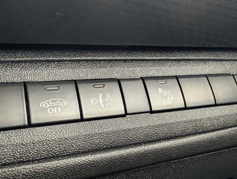 2017 Peugeot 2008 1.6 BlueHDi 100 Allure 5dr HATCHBACK DIESEL Manual