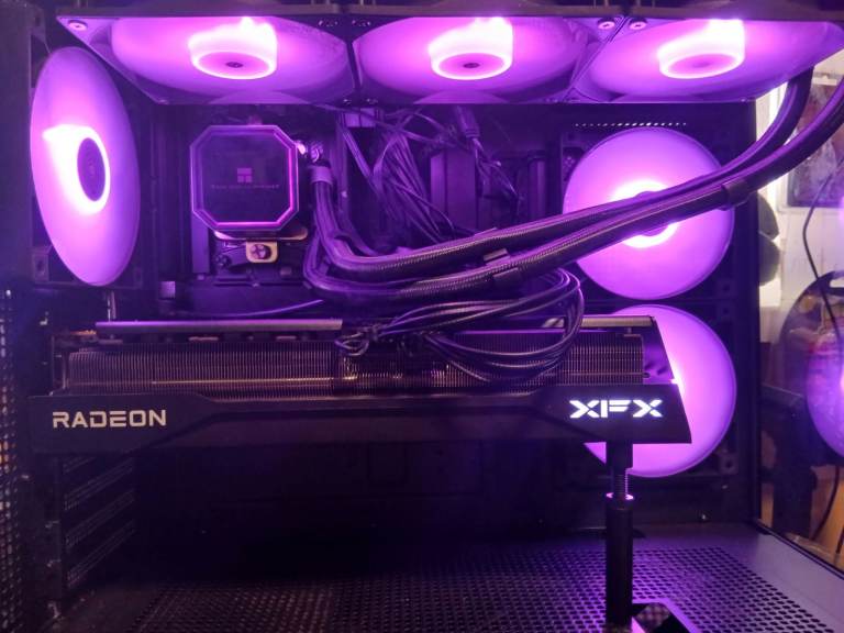 High-End Gaming PC | Ryzen 7 7800X3D | RX 9070 XT 16GB | 32GB DDR5 | 850W Corsair