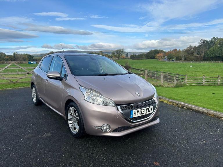 2013 Peugeot 208 1.2 VTi Allure Euro 5 5dr HATCHBACK Petrol Manual