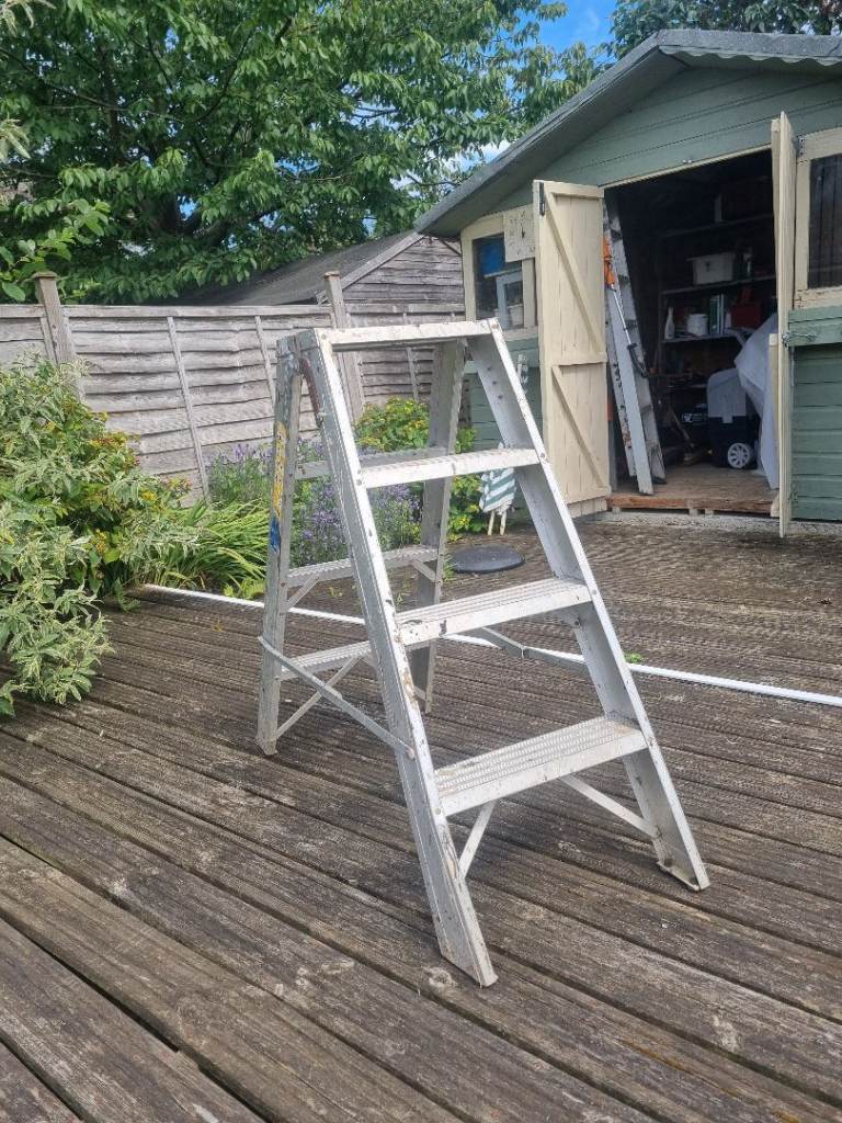 Aluminum 4-Step Ladder