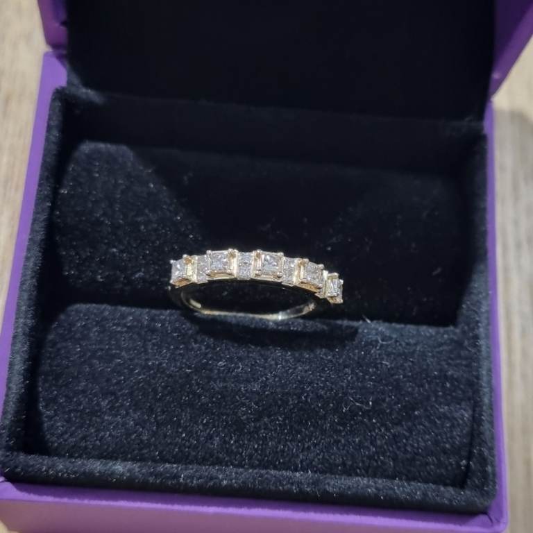 Gold 9ct Diamond half hoop ring. 0.50ct 