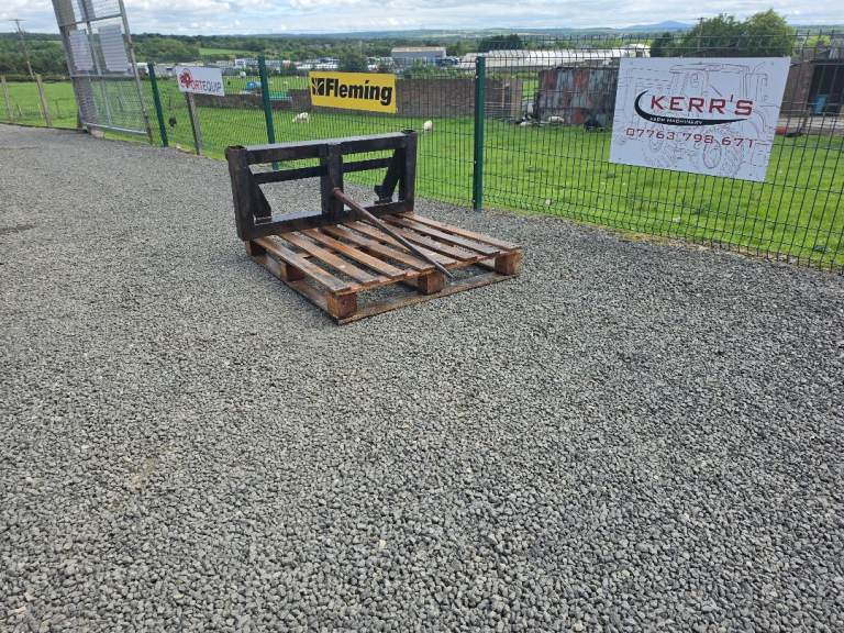 Tractor front loader bale spike with euro 8 brackets 
