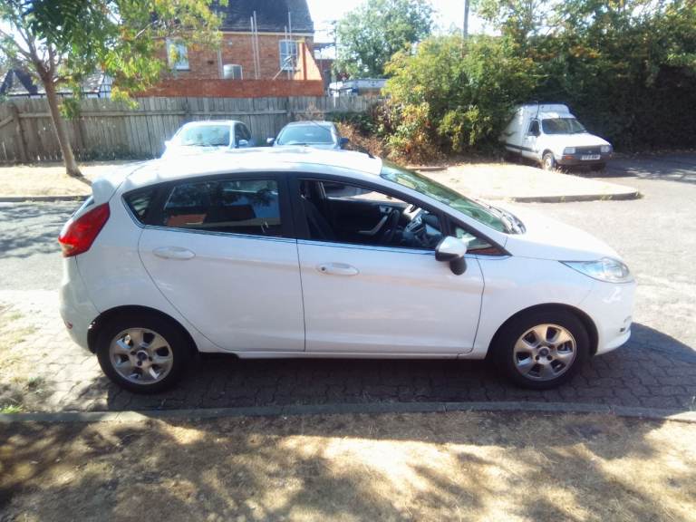Ford, FIESTA, Hatchback, 2011, Manual, 1560 (cc), 5 doors