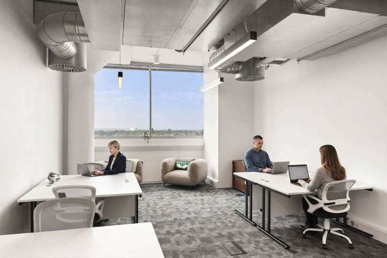 5 Desks Serviced Office | Flexible Terms, Gym, Café & Parking | West London