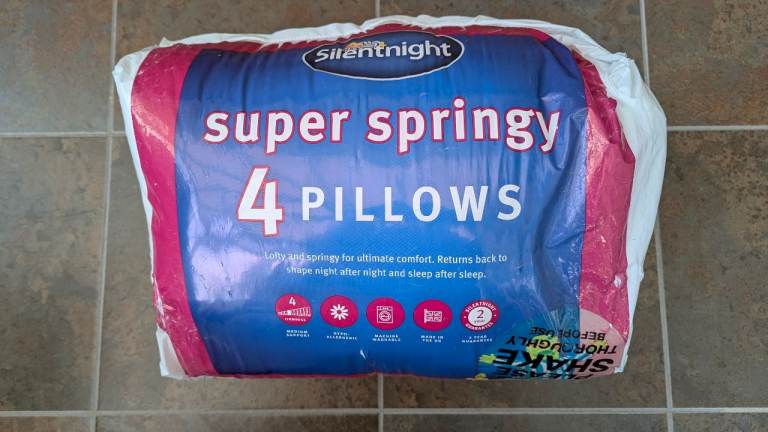 Silentnight Super Springy 4 Pillows New Opened