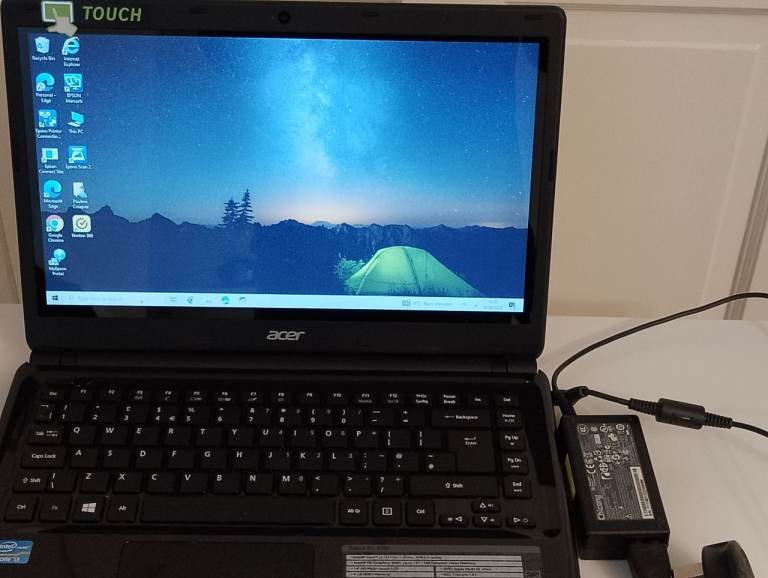 Acer Aspire E1-470P 14-inch Touchscreen Laptop, i3 750GB HDD
