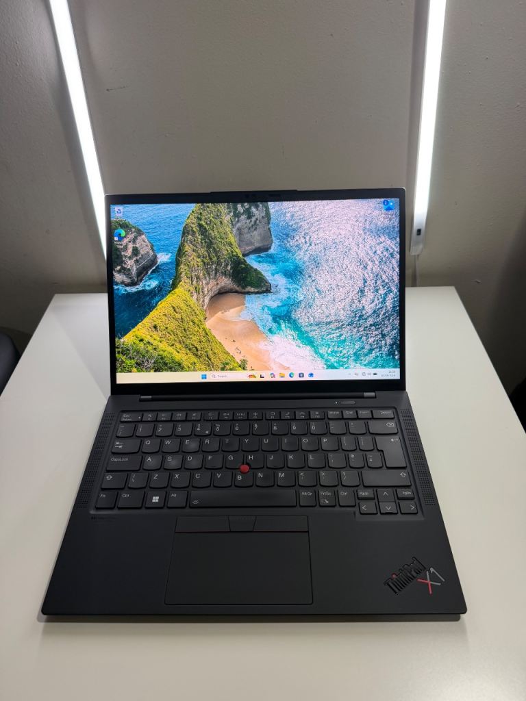 Lenovo ThinkPad X1 Carbon Gen 10 Touchscreen Intel Core i5-1245U 16GB DDR5 512GB NVMe Win 11 Pro