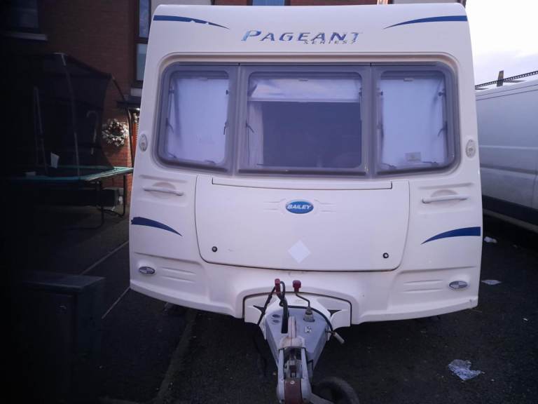 Baileys Prageant 6 bitth family caravan 