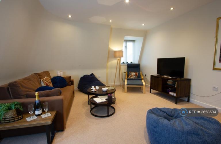 2 bedroom flat in Ridingate House, Canterbury, CT1 (2 bed) (#2658534)