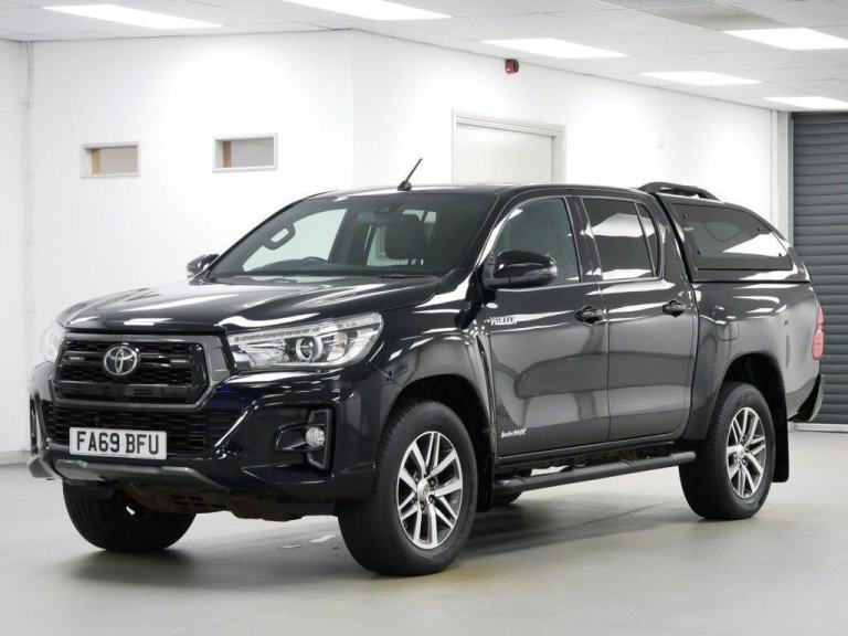 69 TOYOTA HI-LUX 2.4 D-4D 150 BHP TSS INVINCIBLE X 4WD AUTOMATIC CANOPY