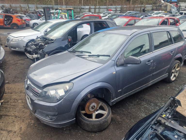 Breaking for spares vauxhall astra estate 1.7 cdti sri 2008
