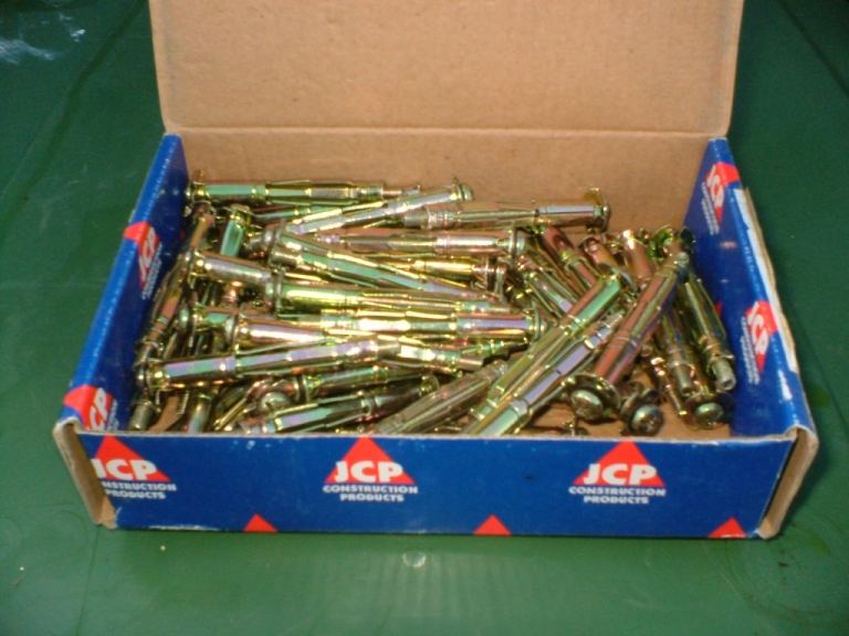 Plasterboard fixings