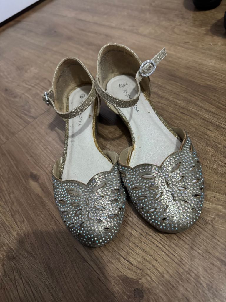 Sandals/shoes 