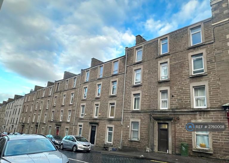 2 bedroom flat in Rosefield Street, Dundee, DD1 (2 bed) (#2760008)