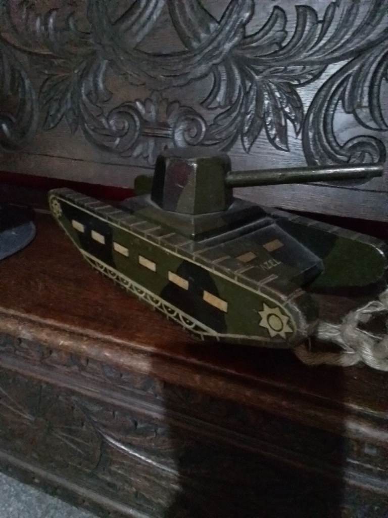 Vintage Wooden Toy Tank – 1940s 