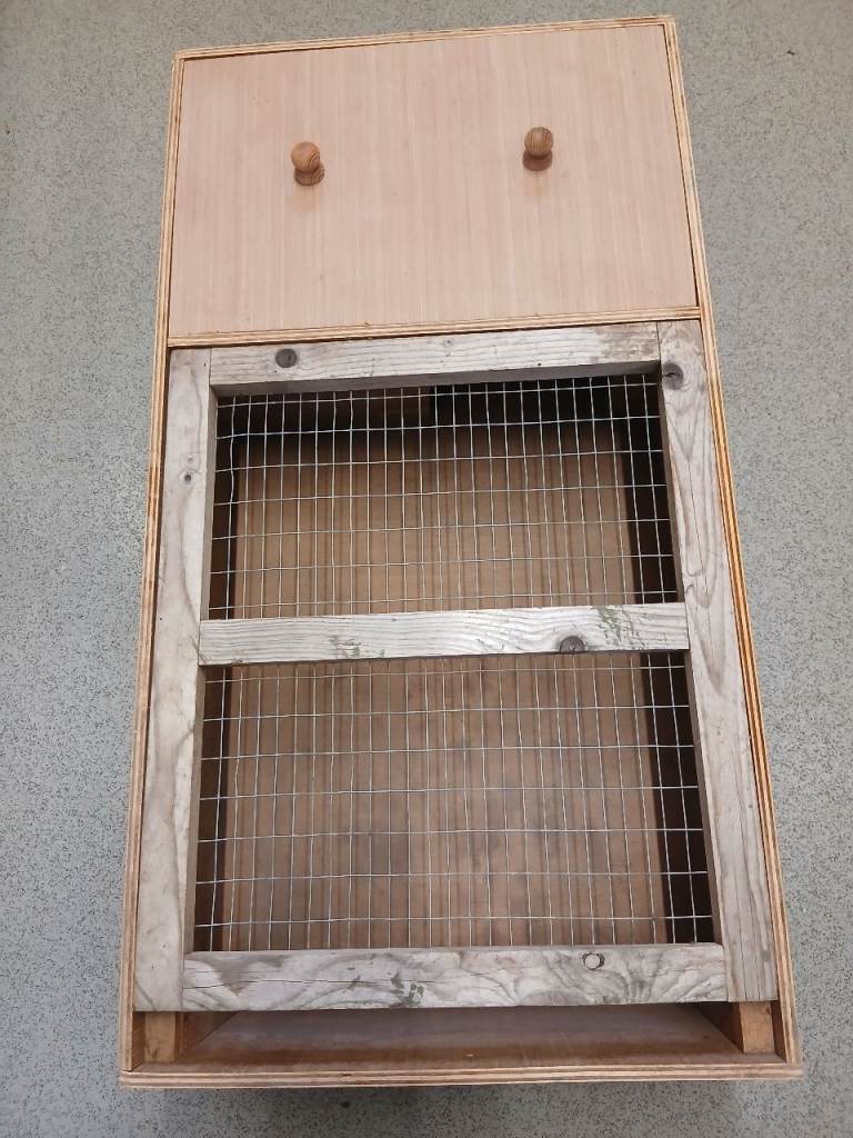 Tortoise table wooden 30 inch x 16 x inches used