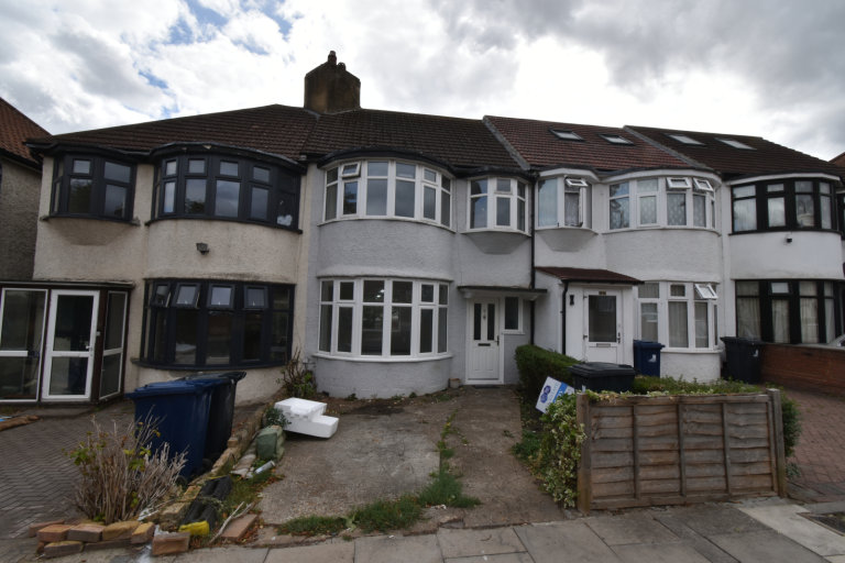 3 bedroom house in GAINSBORO GARDENS, UB6