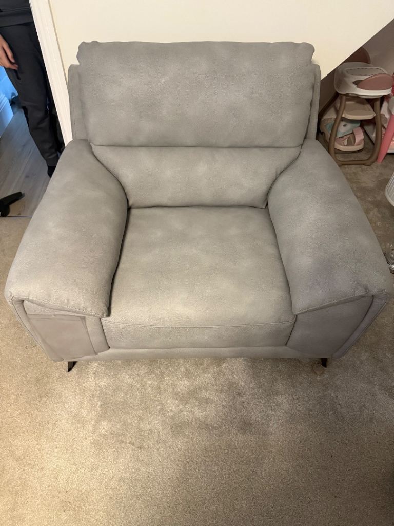Taskers Lyon silver/grey armchair 