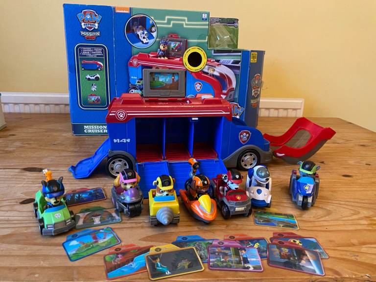 Paw Patrol Mission Cruiser with 5 extra characters and vehicles