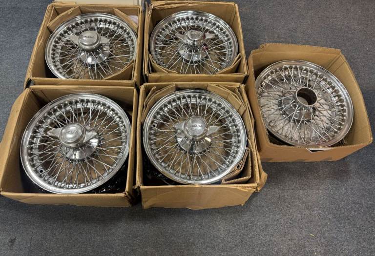 Jaguar five nice chrome wire wheels with spinners 