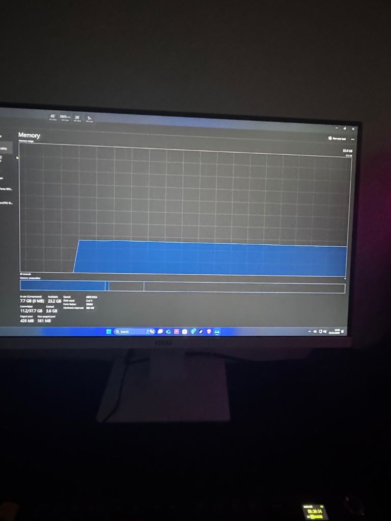 Hyte y40 Ryzen 7 9800x3d 4070ti super 32gb ram 4tb 