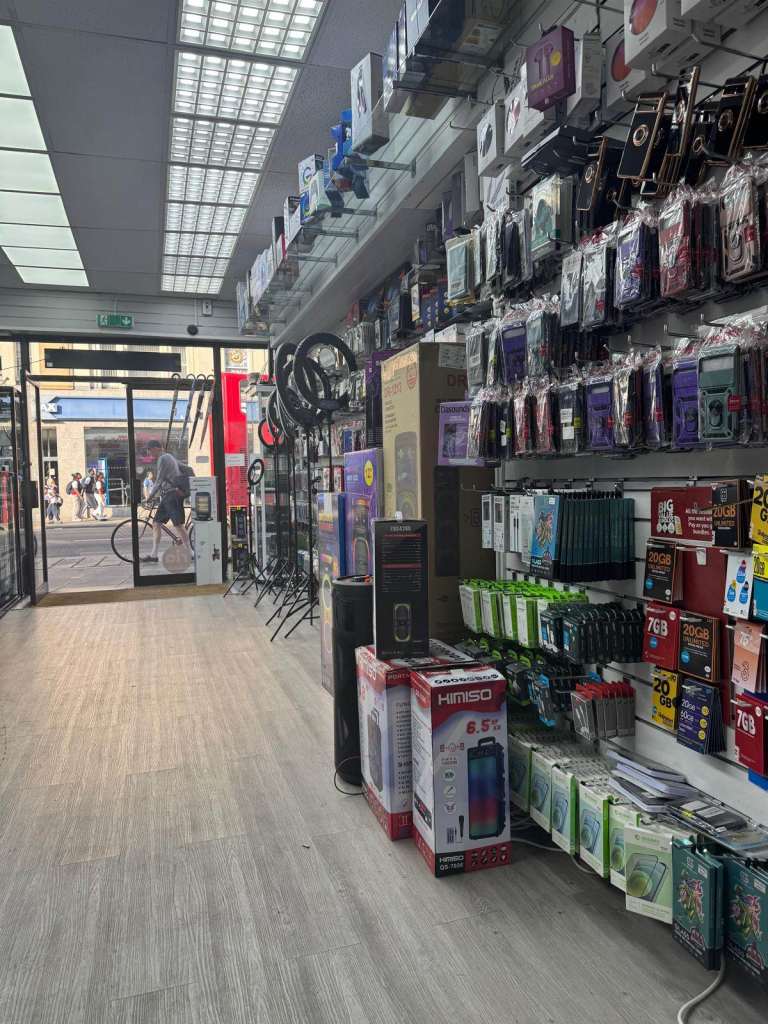 📍 FRONT-FACING SHOP SPACE FOR RENT – WOOD GREEN HIGH ROAD 🛍️