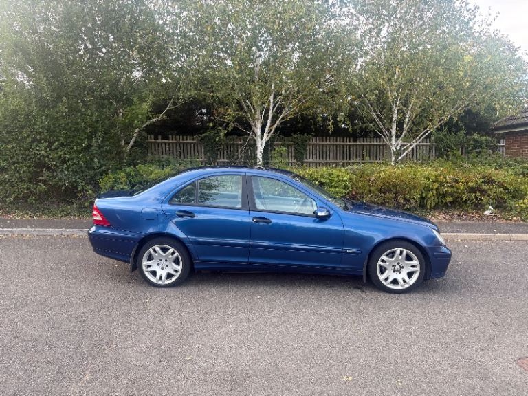 2005 05 plate Mercedes c220 2.0 cdi automatic 4 door saloon £1095