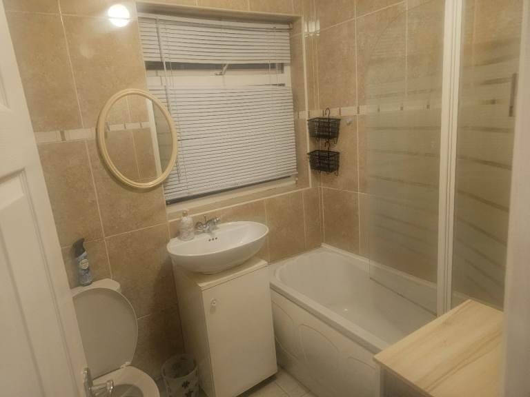 Flat for rent hanger lane 