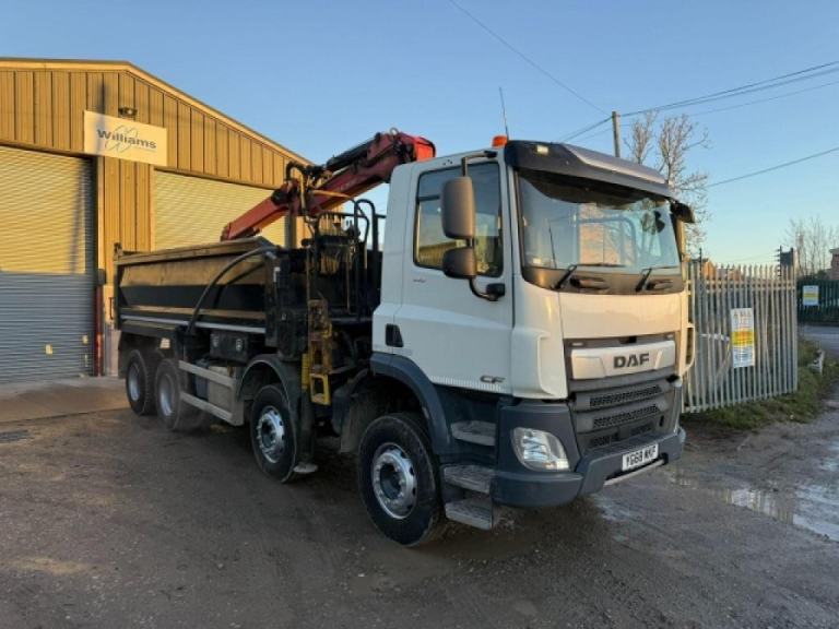 DAF CF 410 8x4 TIPPER WITH PALFINGER CLAM SHELL CRANE