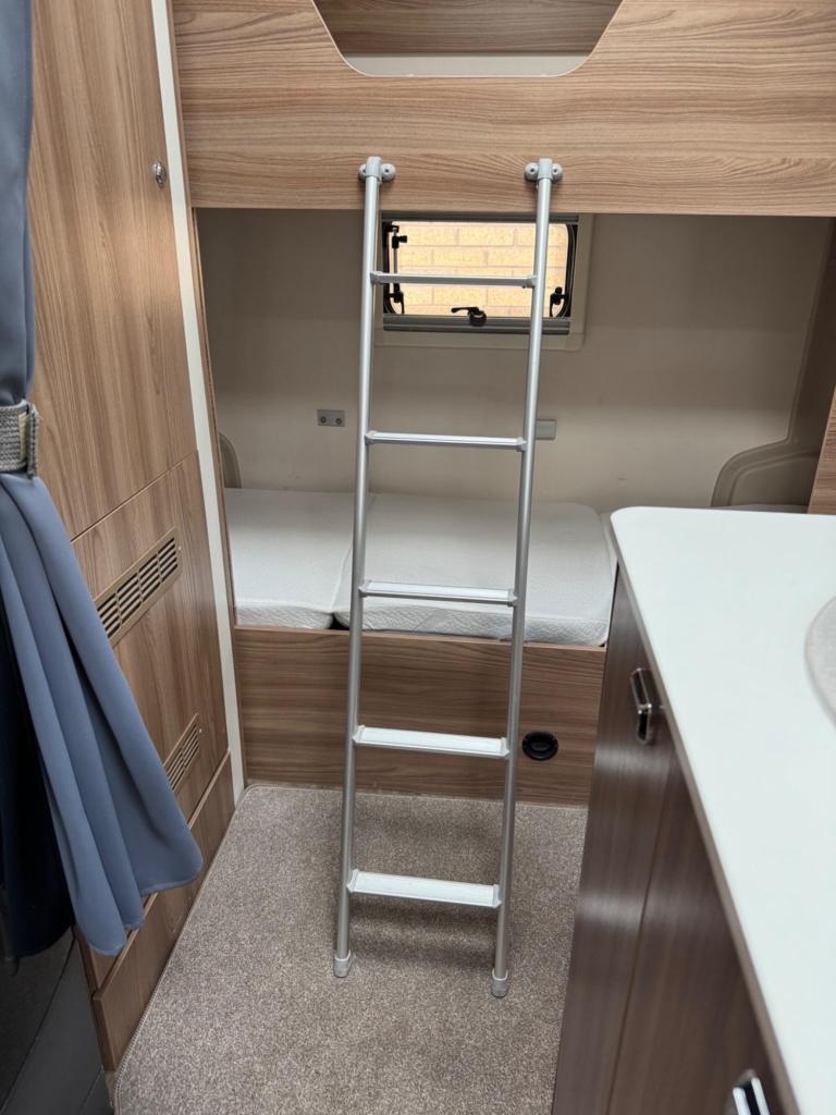 SWIFT ESCAPE 695 - 2017