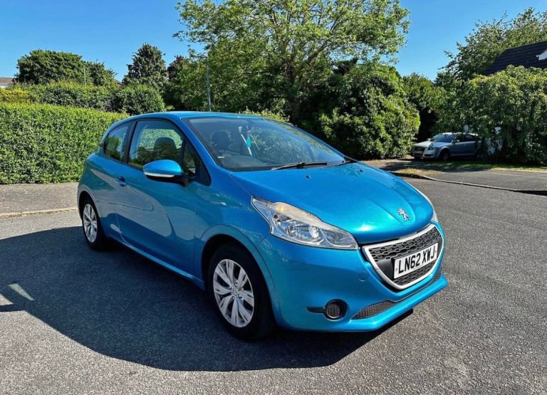 Peugeot, 208, Hatchback, 2013, Manual, 999 (cc), 3 doors