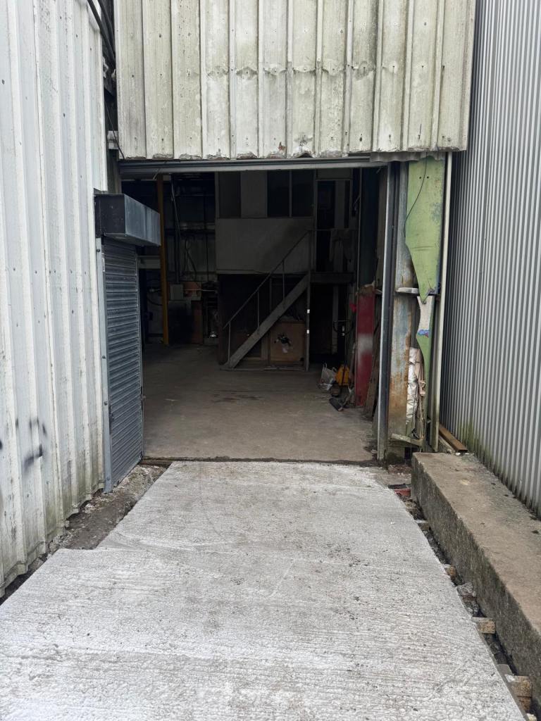 Industrial unit warehouse to let 