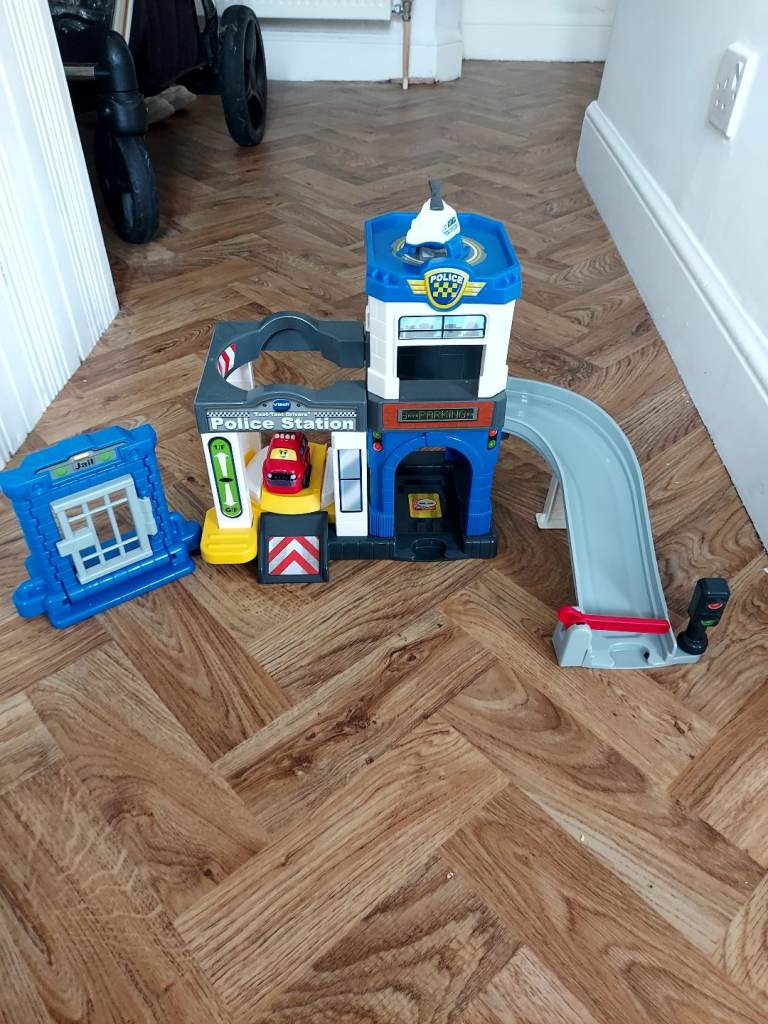 V-Tech Toot Toot Drivers Police Station