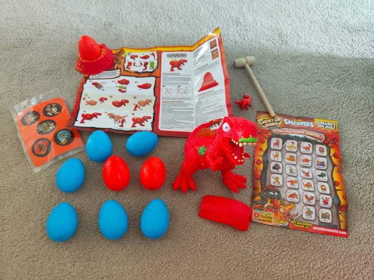 Large Smashers Dinosaur Egg RRP £25 with all additonal inserts , complete , lights sounds and stand