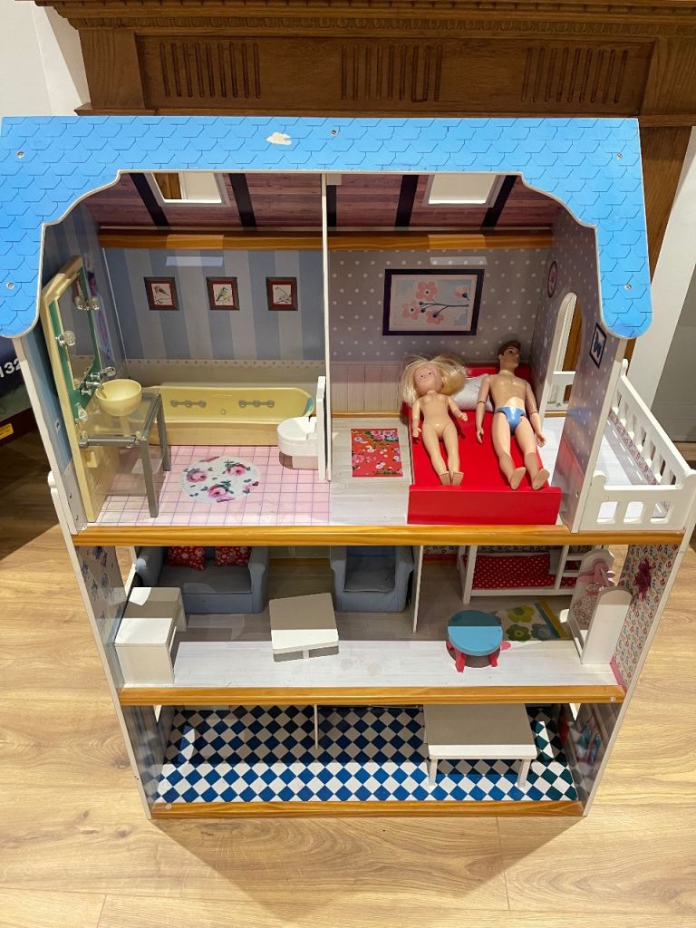 Large Wooden Dolls House – Fully Furnished – Includes All Accessories 