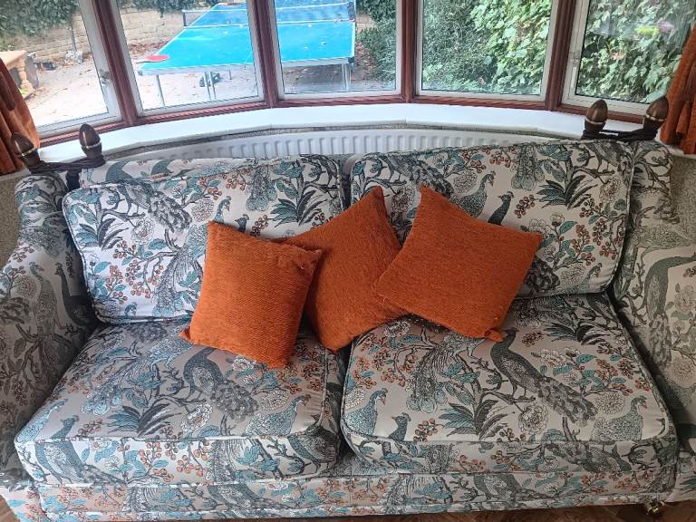 Comfortable Sofa with Leaf/Bird Pattern