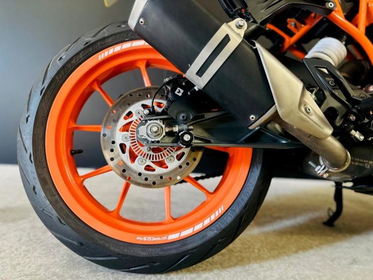 STUNNING 2017/17 KTM RC 390 MOTORCYCLE 