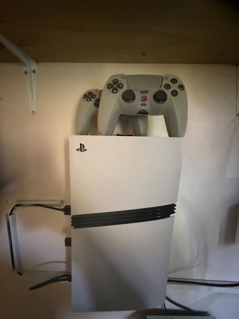 Sony ps5 pro and 1 controller and one game £600