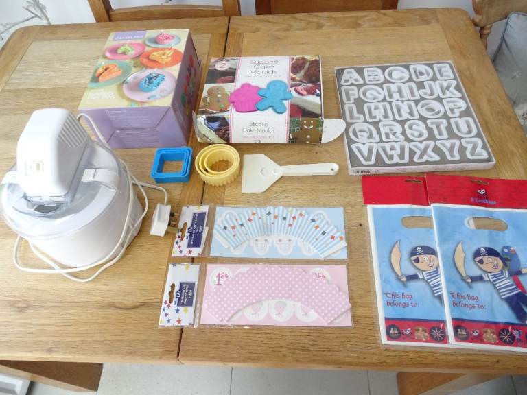 ice cream maker. NEW various baking moulds, cake wrappers, pastry cutters, party bags for children 