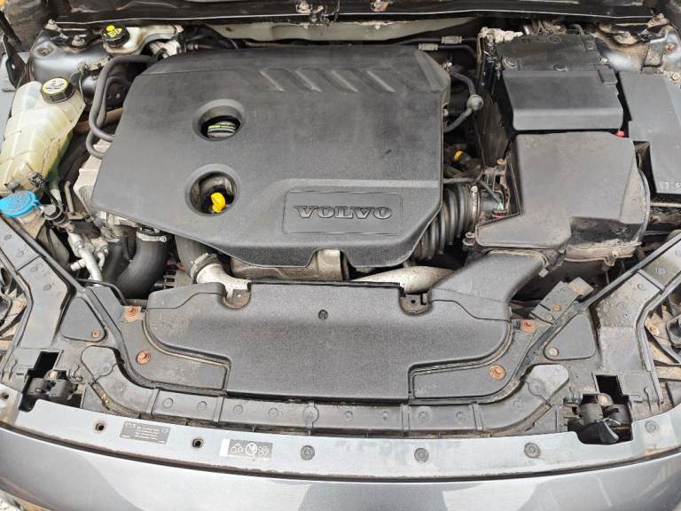 Volvo v40 1.6d engine parts available 