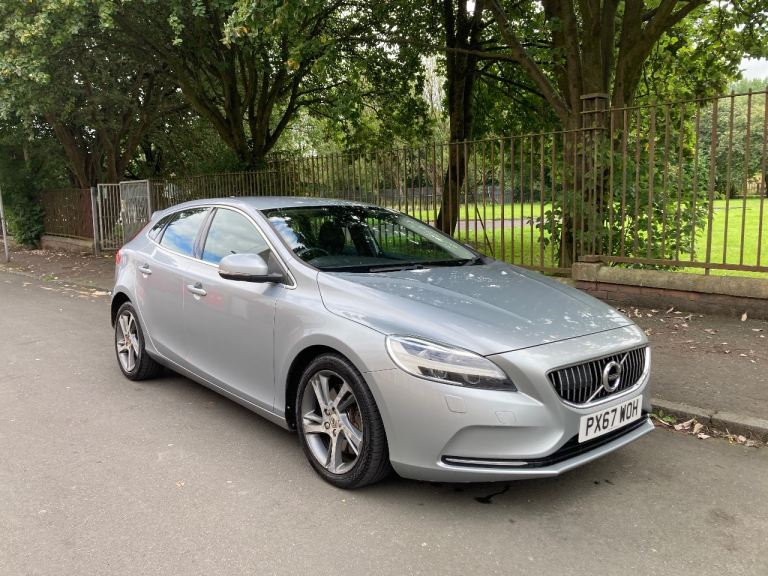 Volvo V40 2.0L D3 Inscription, Hatchback, 2017, Manual