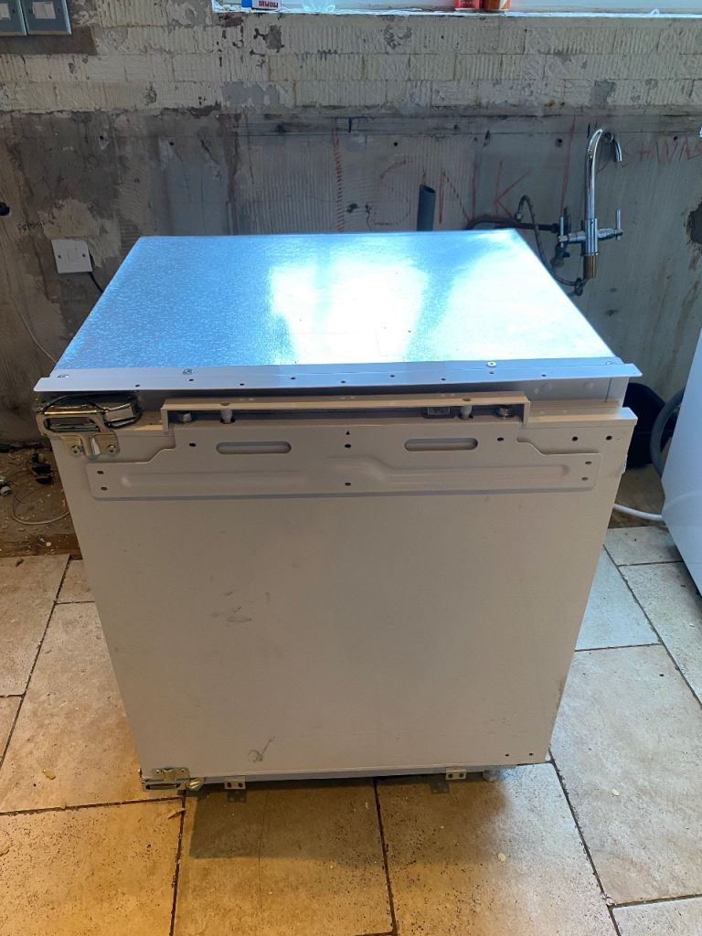 Integrated fridge