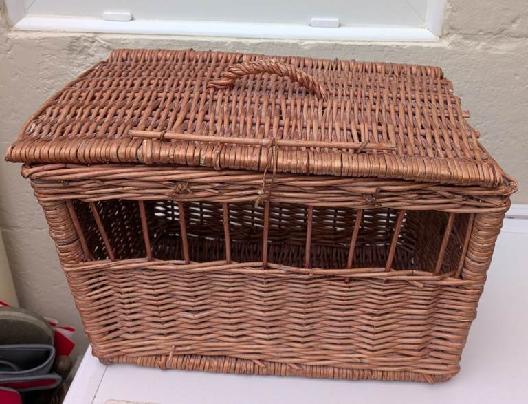 Wicker pet carrier