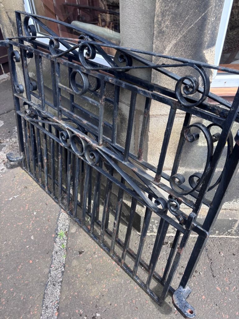 Driveway gates